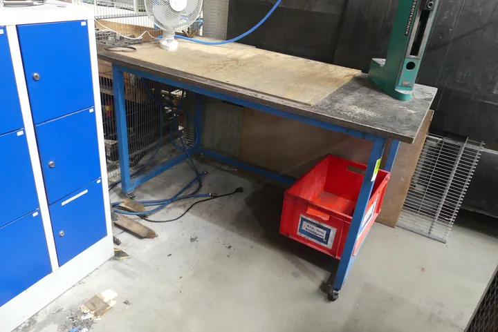 Werktisch, rollbar, ohne Inhalt Maße in cm ca. 160 x 85